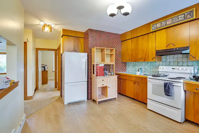 96 W 40TH AVENUE - photo 4 of 28