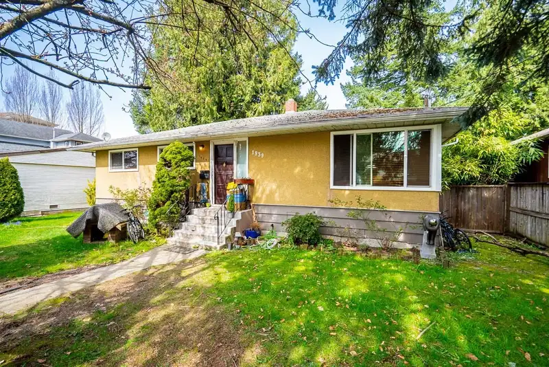 1939 WESTMINSTER AVENUE - photo 1 of 37