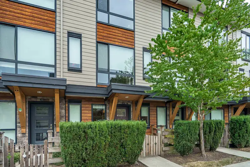 11 16488 64 AVENUE - photo 1 of 30