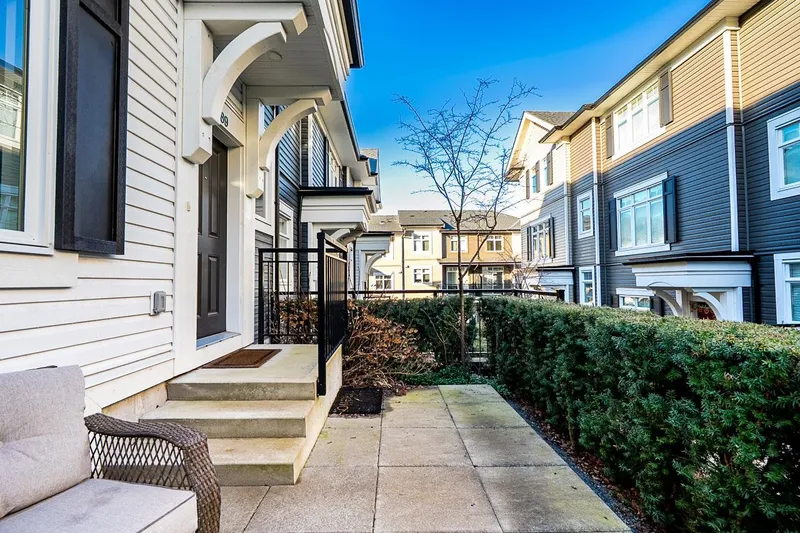 89 2070 OAK MEADOWS DRIVE - photo 4 of 25