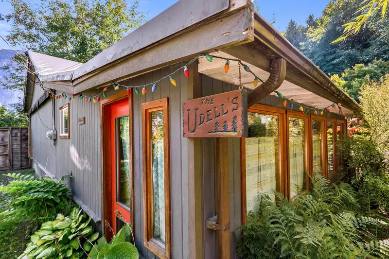 37791 THIRD AVENUE - photo 4 of 25