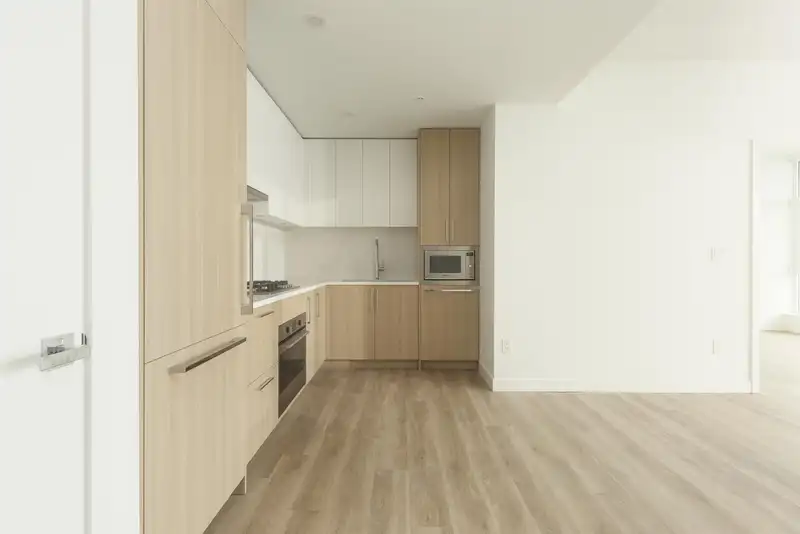 305 9675 KING GEORGE BOULEVARD - photo 4 of 22