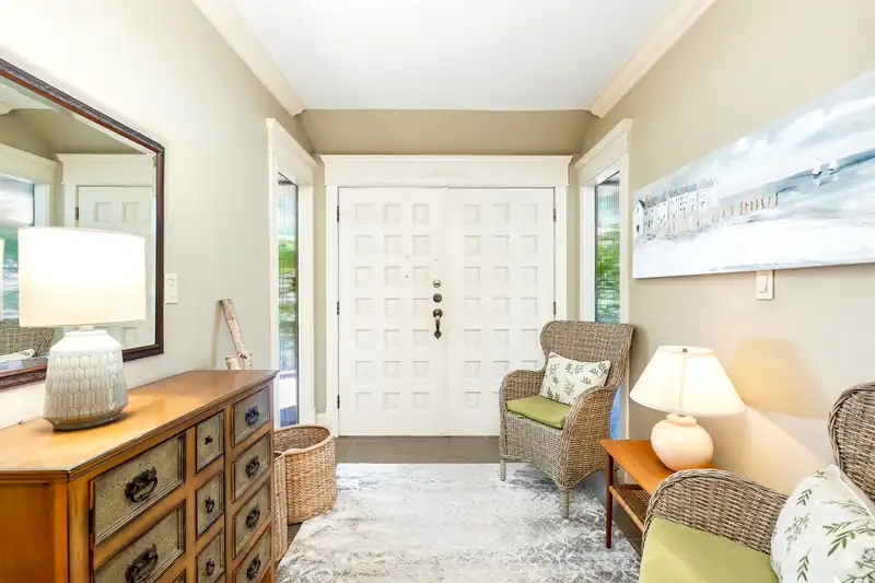 792 ANDERSON CRESCENT - photo 2 of 40