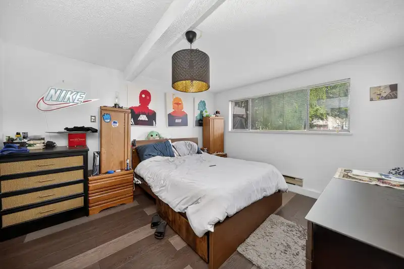 2112 E 46TH AVENUE - photo 4 of 19
