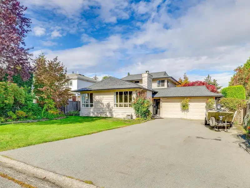 5413 RAWLINS CRESCENT - photo 2 of 34