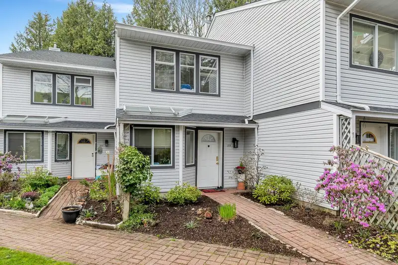 109 13843 100 AVENUE - photo 1 of 40