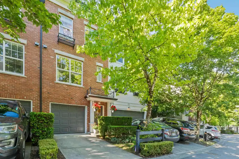 54 15075 60 AVENUE - photo 1 of 35