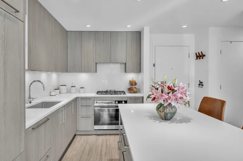 205 733 E 3RD STREET - photo 2 of 25