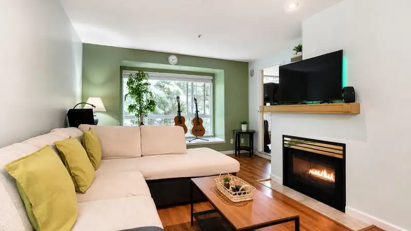 333 1252 TOWN CENTRE BOULEVARD - photo 1 of 20