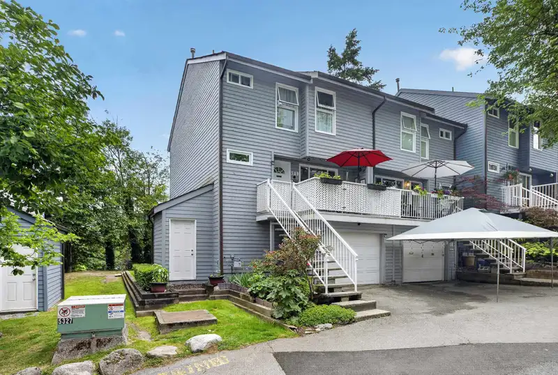 589 CARLSEN PLACE - photo 2 of 36