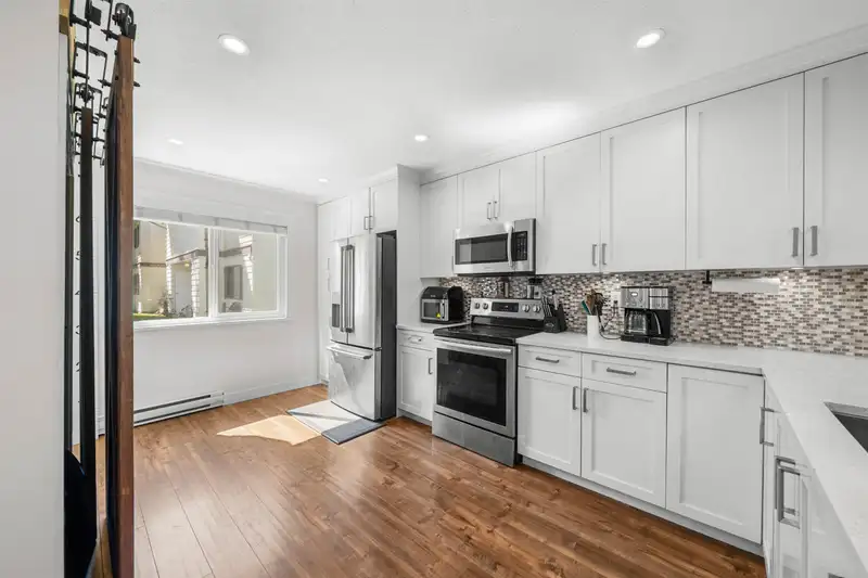42 4800 TRIMARAN DRIVE - photo 3 of 37