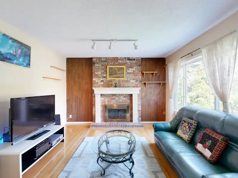 3157 PENTICTON STREET - photo 3 of 26