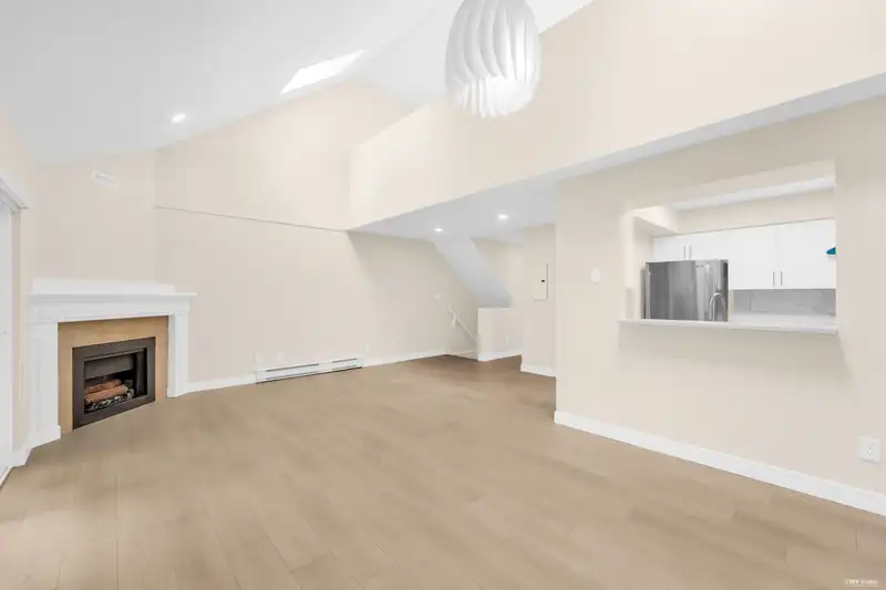302 8600 WESTMINSTER HIGHWAY - photo 2 of 33