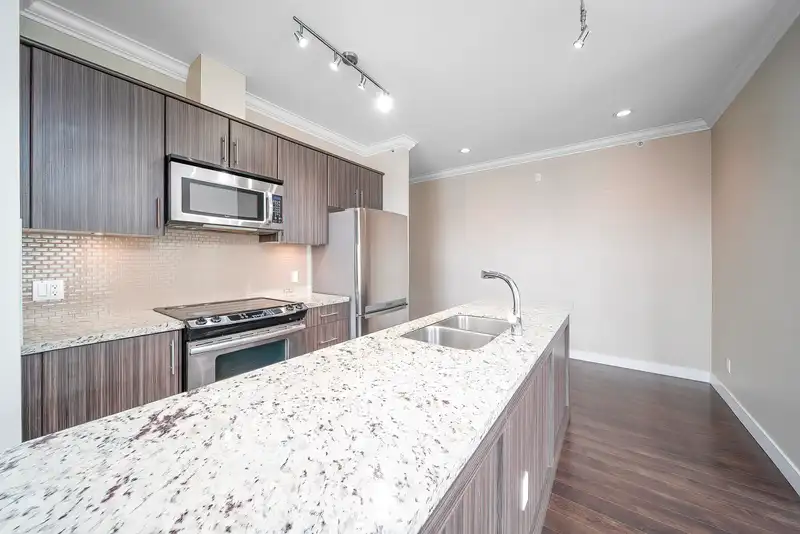 403 6888 ROYAL OAK AVENUE - photo 4 of 25
