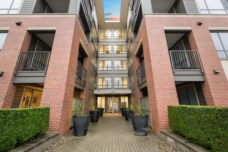 110 33540 MAYFAIR AVENUE - photo 2 of 25