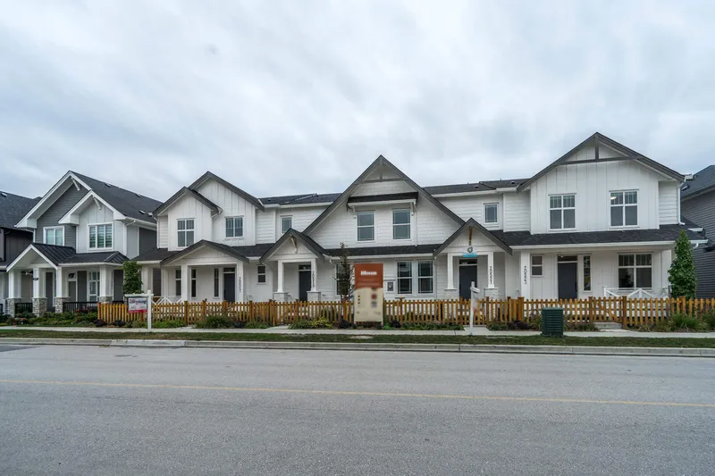 20523 76 AVENUE - photo 3 of 25