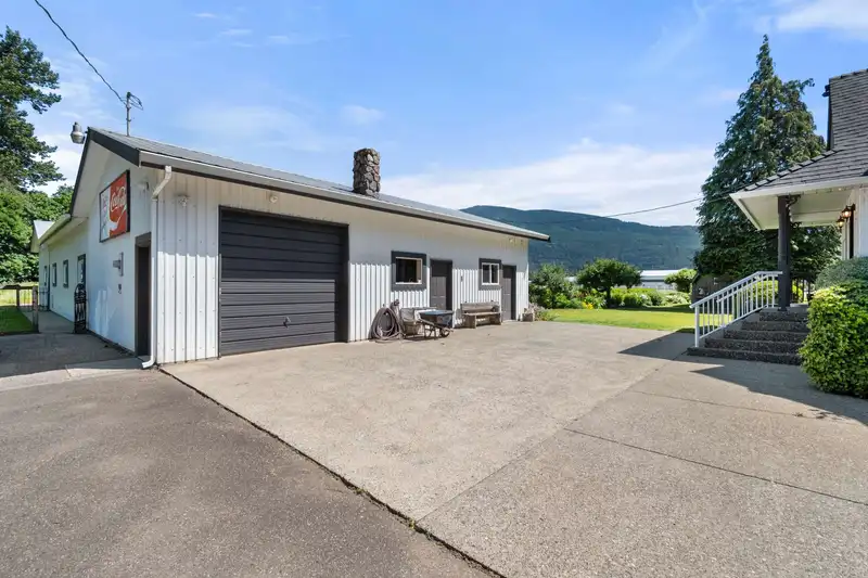 4730 BOUNDARY ROAD - photo 4 of 38