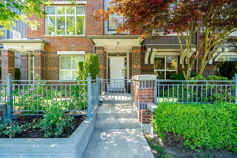11 18777 68A AVENUE - photo 1 of 40