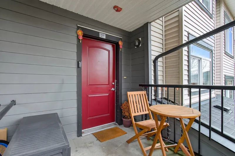 27 7428 14TH AVENUE - photo 3 of 17