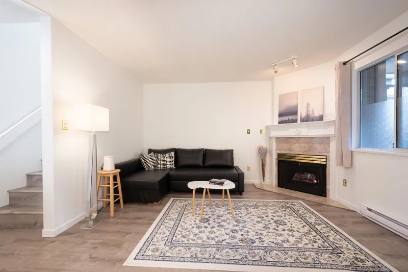 10 815 TOBRUCK AVENUE - photo 3 of 25