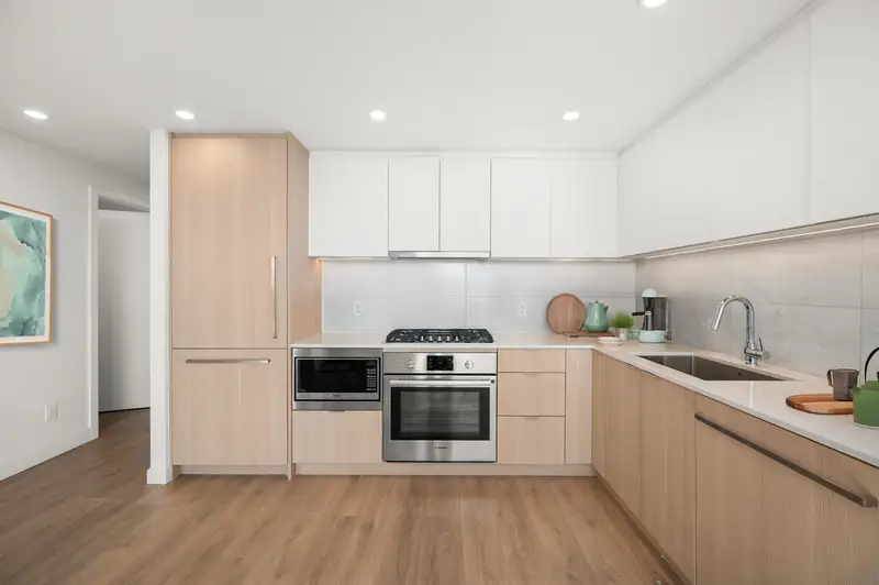 1609 308 ALDERSON AVENUE - photo 3 of 18