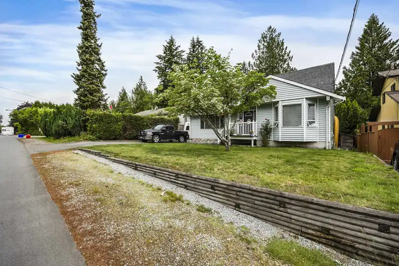 23005 126 AVENUE - photo 2 of 38