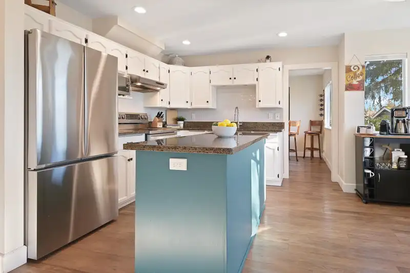 18274 58A AVENUE - photo 2 of 40