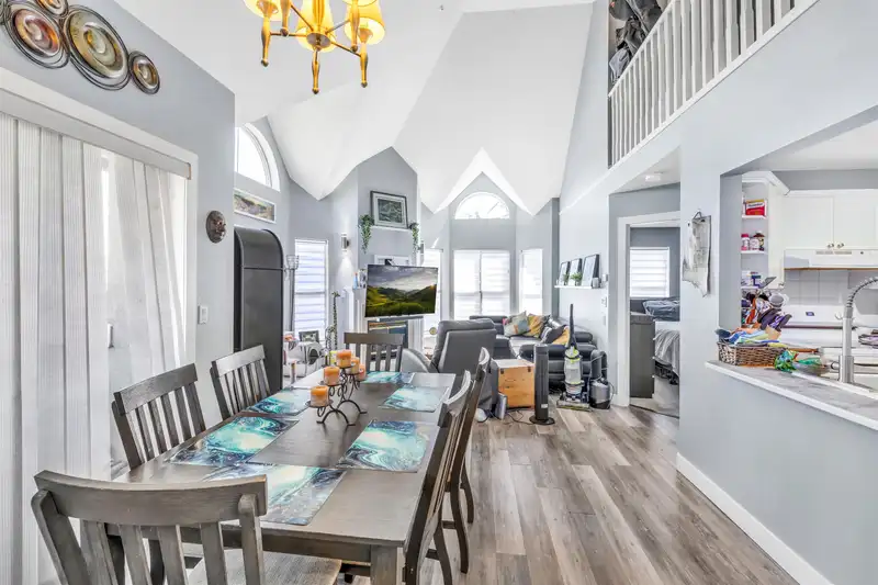 310 12088 66 AVENUE - photo 3 of 19