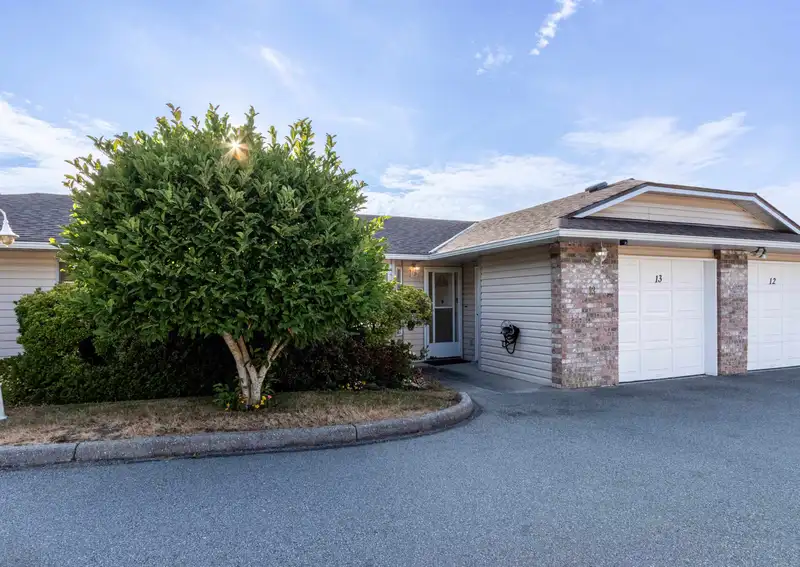 13 22308 124 AVENUE - photo 1 of 25