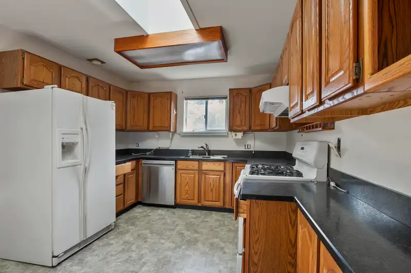 13 22308 124 AVENUE - photo 4 of 25