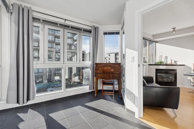 311 122 E 3RD STREET - photo 4 of 24