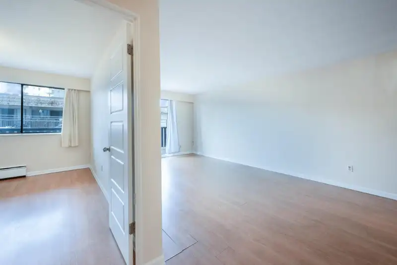 114 175 E 4TH STREET - photo 3 of 14