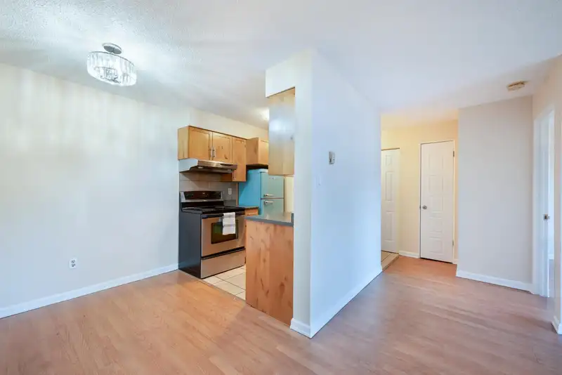 114 175 E 4TH STREET - photo 4 of 14