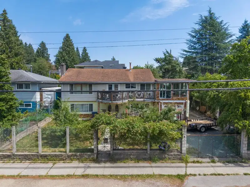 10240 140 STREET - photo 1 of 18