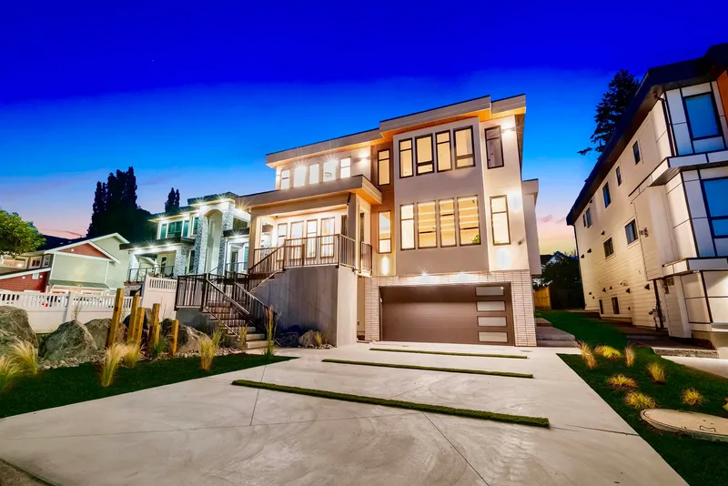 20888 48 AVENUE - photo 2 of 25