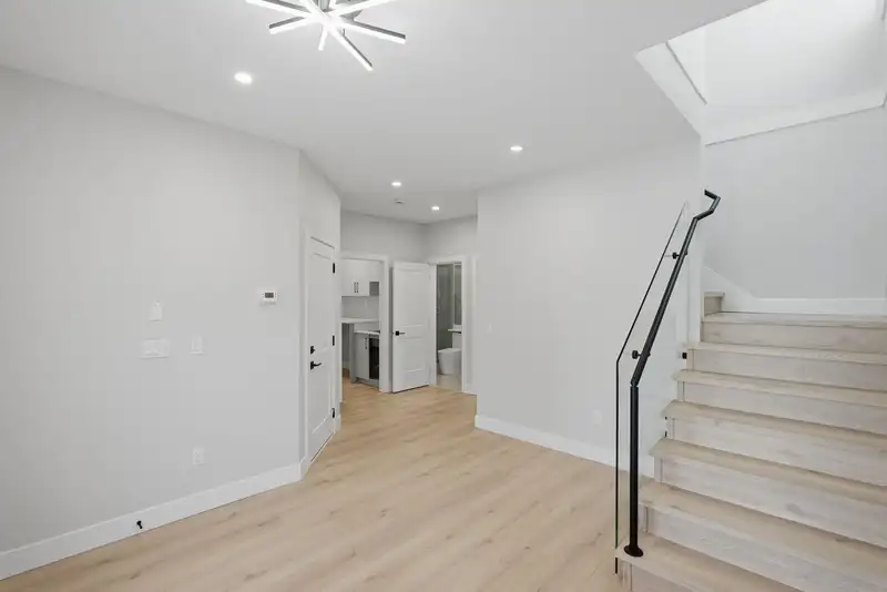 46046 SOUTHLANDS CRESCENT - photo 3 of 35