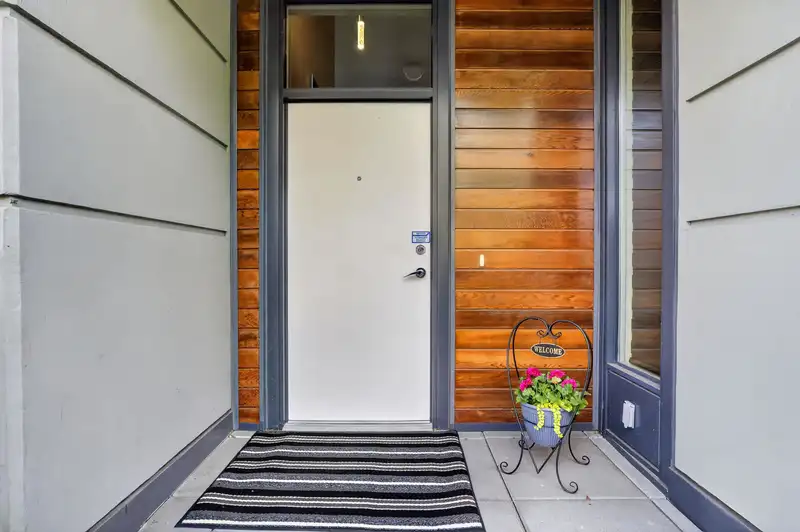 112 W 1ST AVENUE - photo 4 of 32