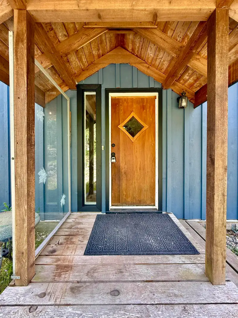 6376 SUNSHINE COAST HIGHWAY - photo 3 of 40