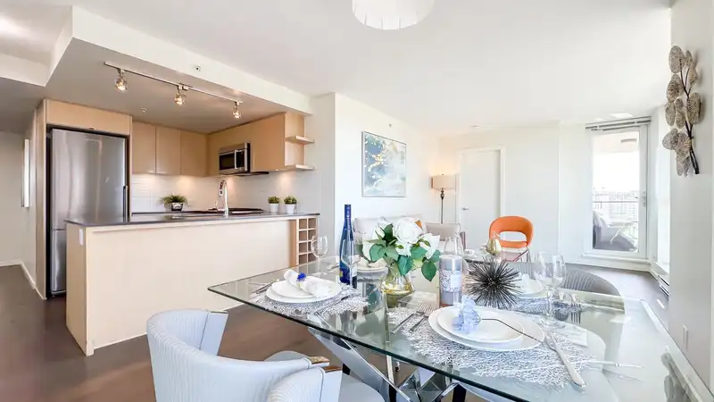 1303 7788 ACKROYD ROAD - photo 2 of 32
