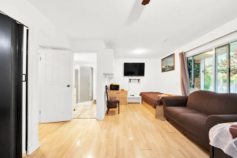 44 8280 121A STREET - photo 4 of 25