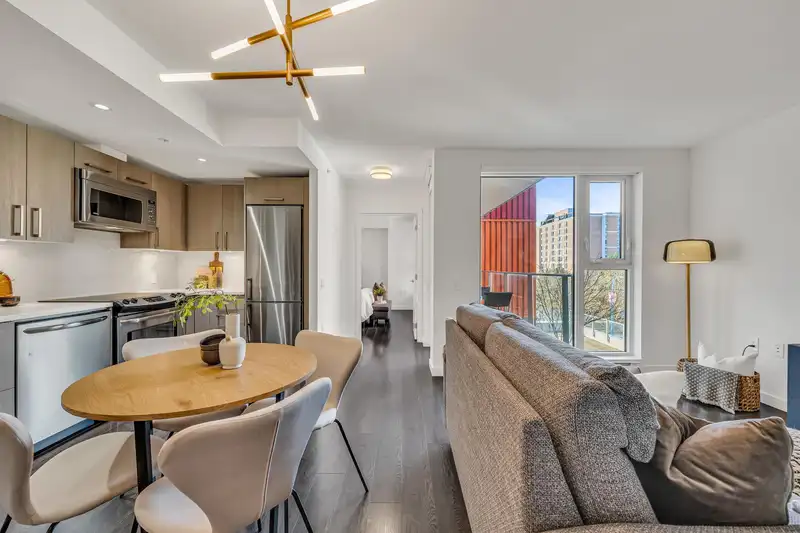 301 983 E HASTINGS STREET - photo 1 of 30