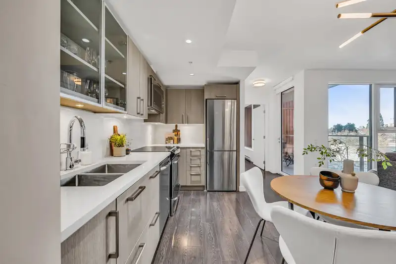 301 983 E HASTINGS STREET - photo 4 of 30