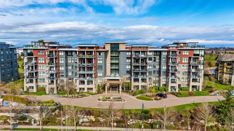 211 5055 SPRINGS BOULEVARD - photo 2 of 8