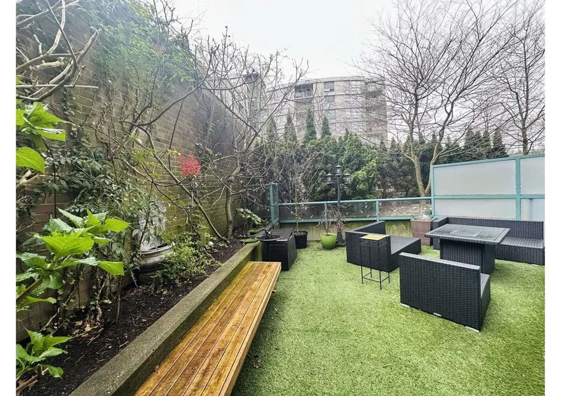 202 1033 MARINASIDE CRESCENT - photo 2 of 10