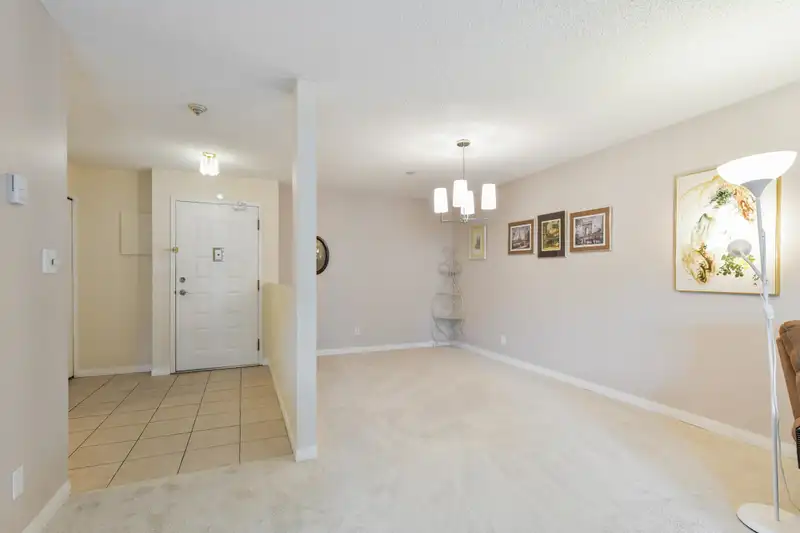 305 1521 BLACKWOOD STREET - photo 3 of 29