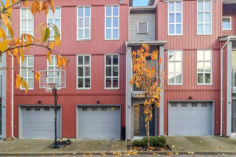 75 24076 112 AVENUE - photo 1 of 26