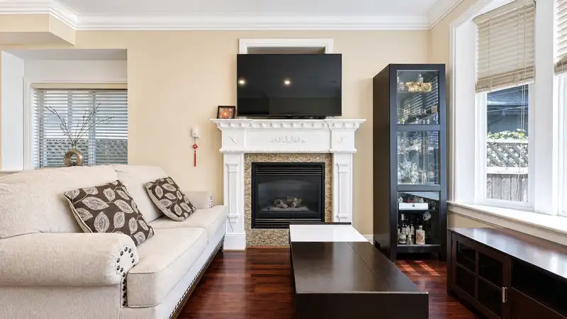 8318 FREMLIN STREET - photo 4 of 31