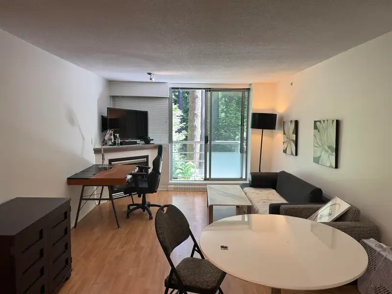305 5639 HAMPTON PLACE - photo 4 of 17