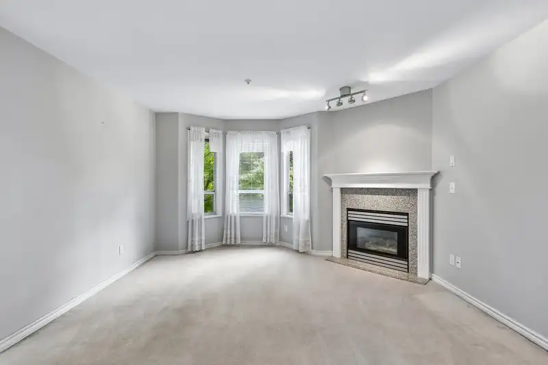206 1150 LYNN VALLEY ROAD - photo 4 of 35