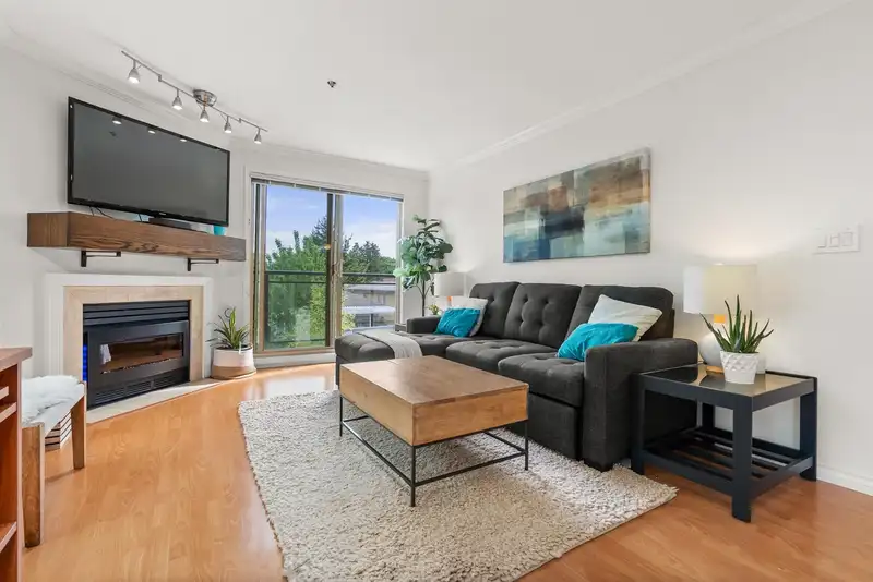 302 2709 VICTORIA DRIVE - photo 1 of 27